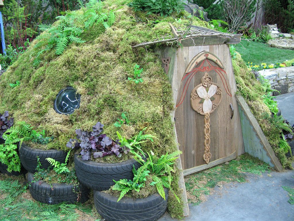 Use with permission from Jane Hart and David Meyer, hobbit mound design by Jaylene Walter.