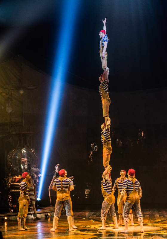 Музыка из цирка. Шоу «kurios» цирка дю солей. Цирка дю солей шоу kurios сцена. Интермедия в цирке. Мелодия в цирке